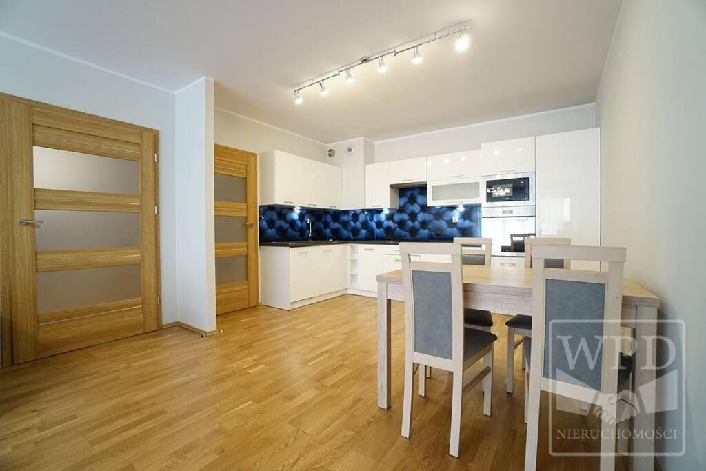 Big Apartment - Old Town - 3 Rooms - Private Parking Wroclaw Bagian luar foto