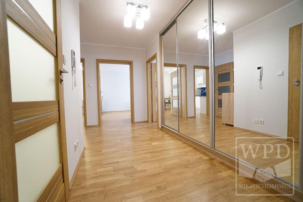 Big Apartment - Old Town - 3 Rooms - Private Parking Wroclaw Bagian luar foto